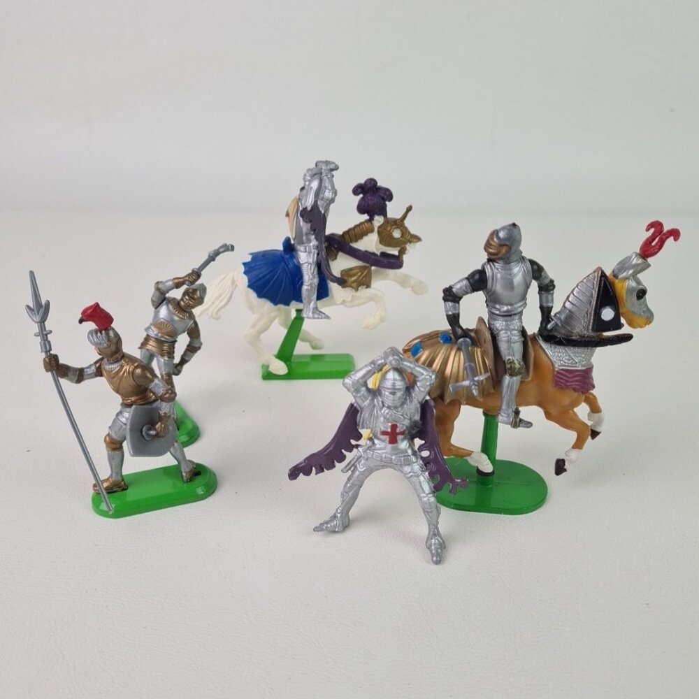 Lot 5 Vintage Plastic Medieval Knights & Horse Britains 1992 Incomplete K01